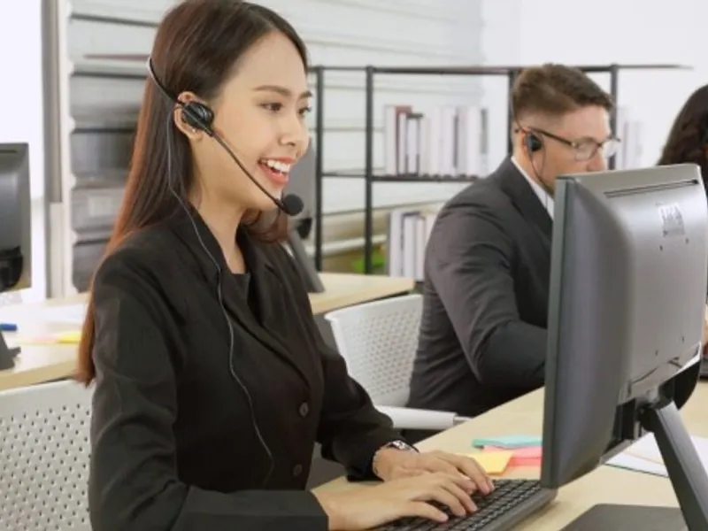 Minh họa hỗ trợ khách hàng và giải đáp thắc mắc